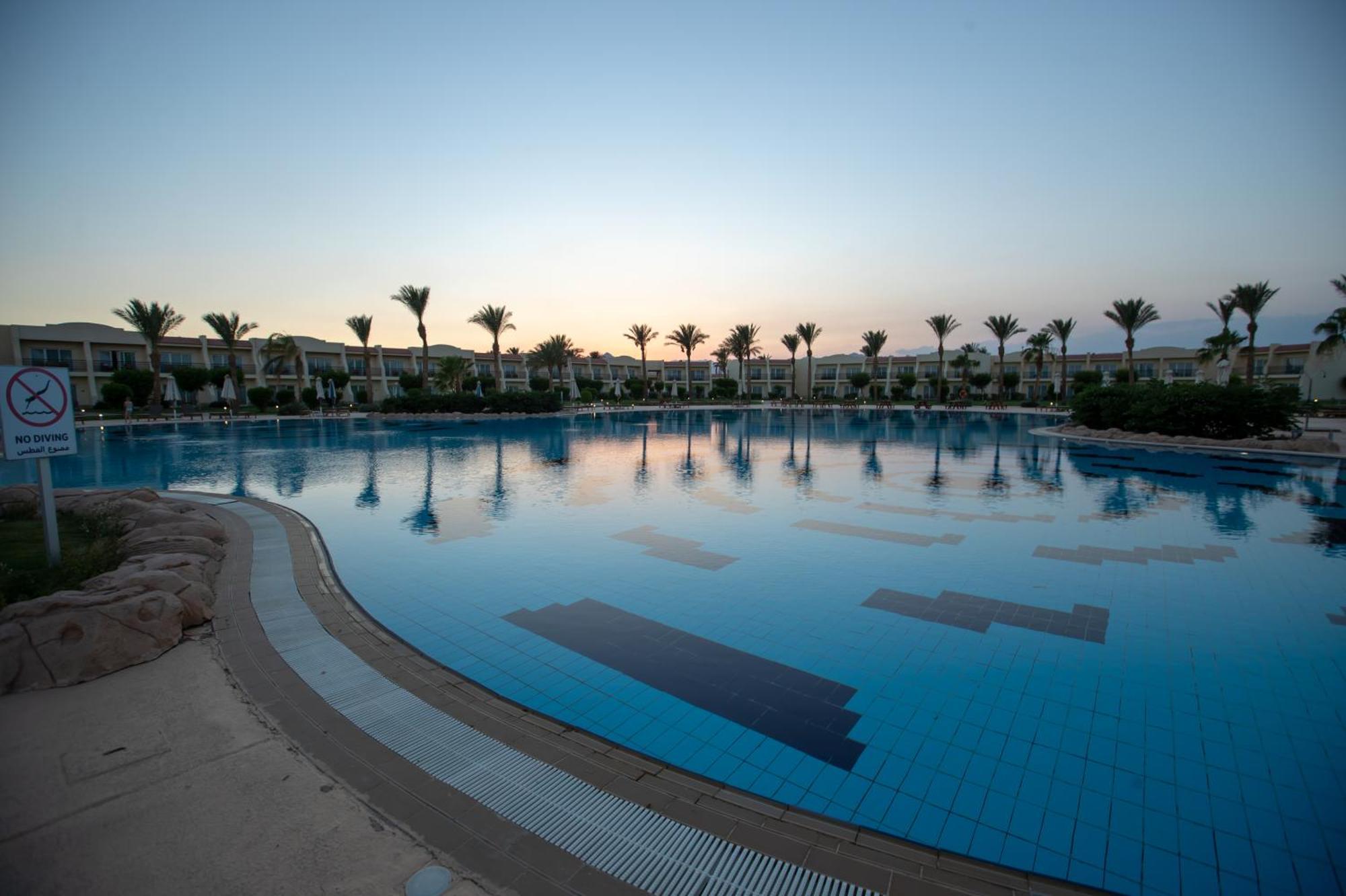 Doubletree By Hilton Sharks Bay Resort Sharm El-Sheikh Exterior foto